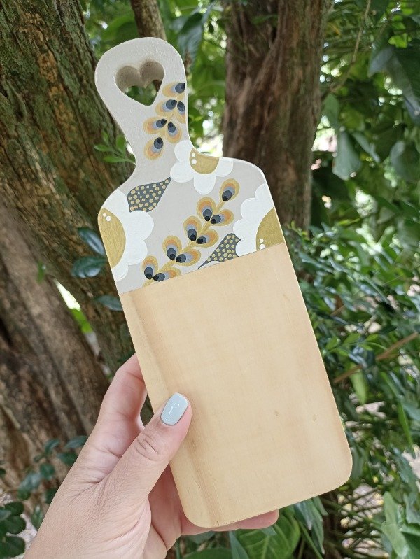 Producto - Tablita de madera con mango corazón tiza con flores