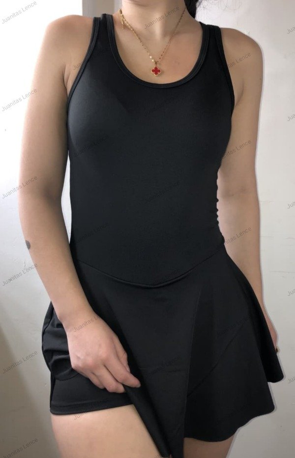 Producto - Enterito pollera pantalón con bolsillo. Negro talle 40/42 y 44