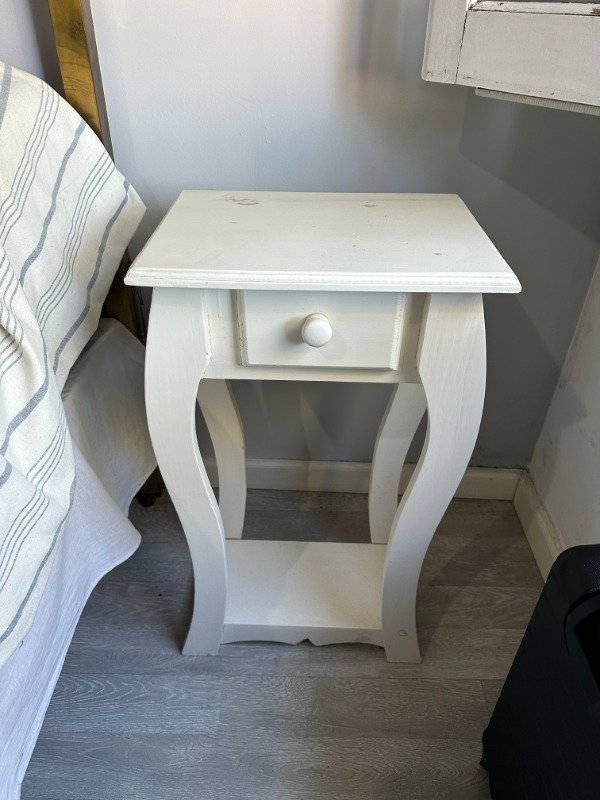 Producto - PAR MESAS DE LUZ ALTAS LAQUEADAS 40x30x73. PRECIO POR AMBAS #11321