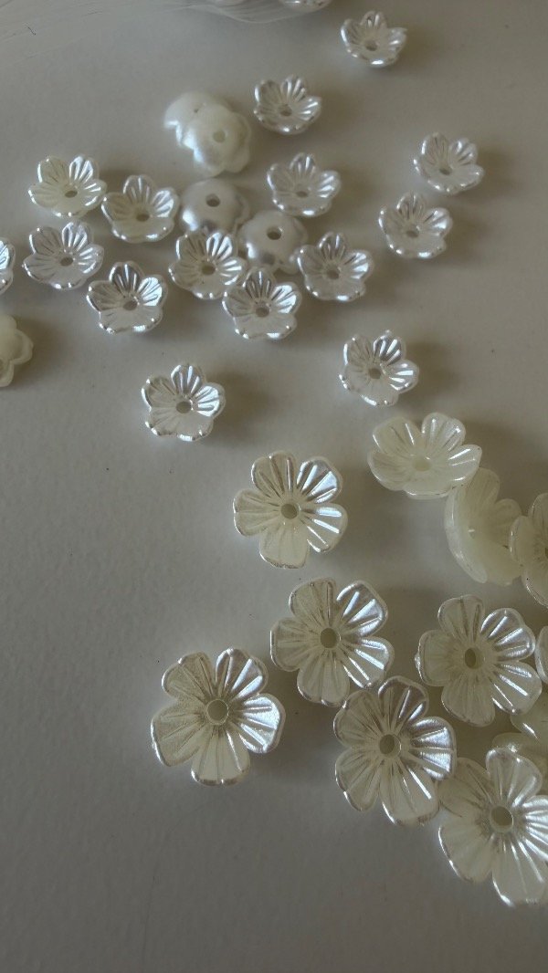 Producto - Cuenta-abalorios de flores blancas - 1