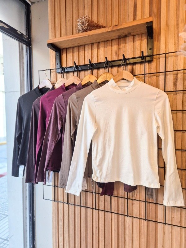 Producto - POLERA SKYLAR