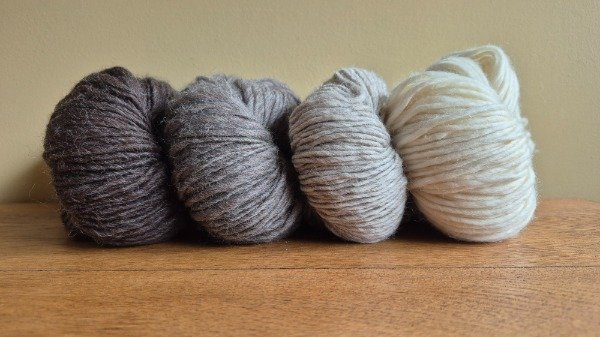 Producto - Lana de oveja hilada en una hebra