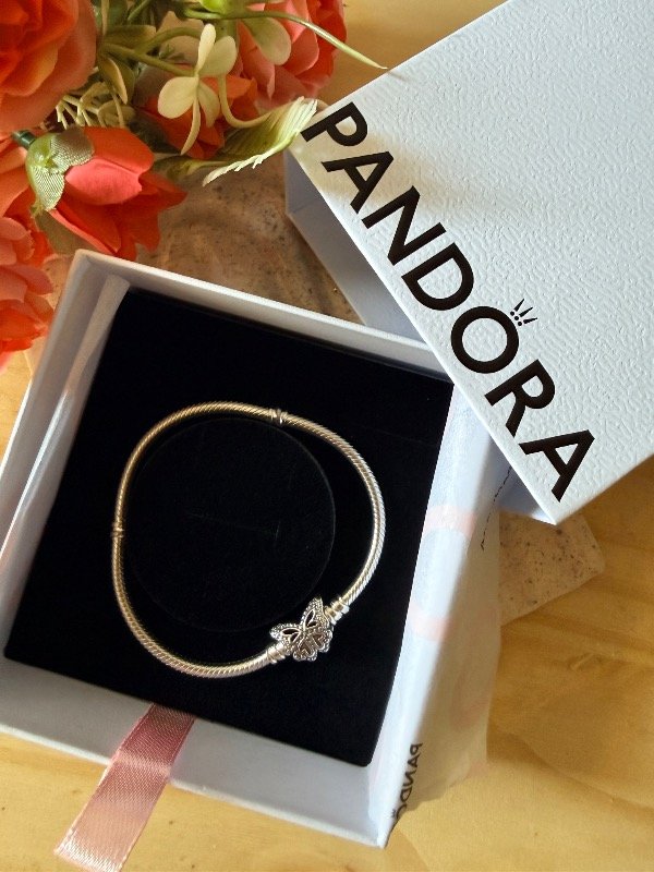 Producto - Brazalete Cadena De Serpiente Con Broche Forma De Mariposa