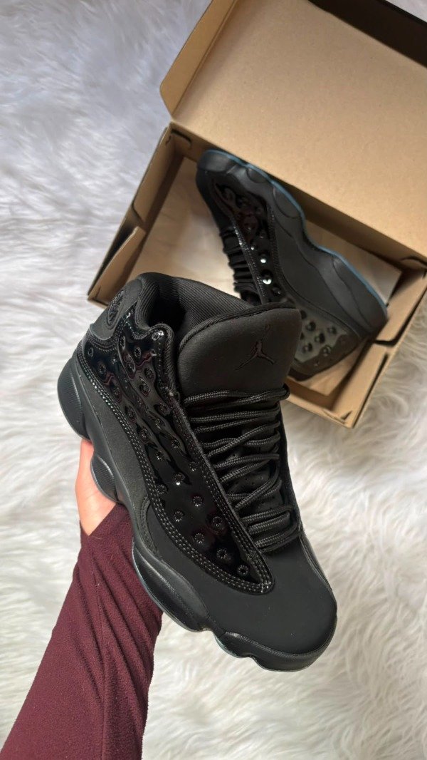 Producto - JORDAN RETRO 13 CAP AND GOWN - 1