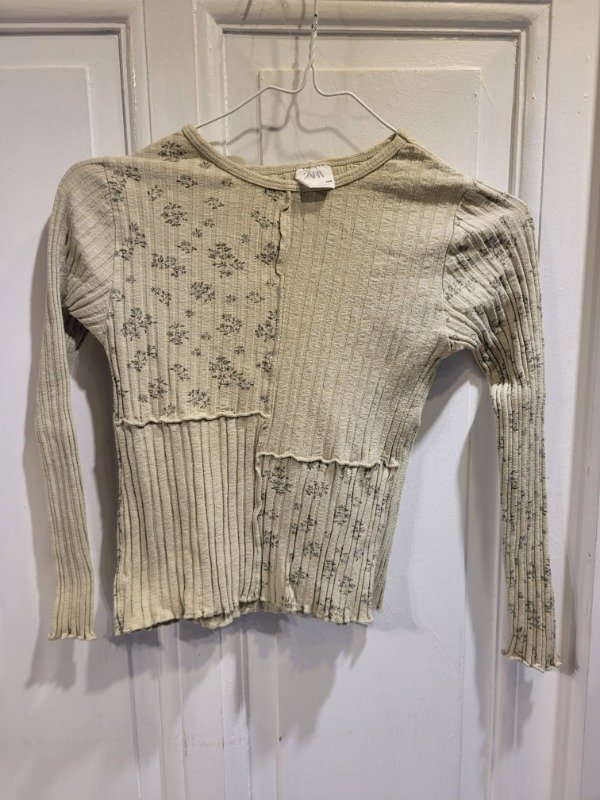 Producto - Remera ZARA de morley verde con flores Talle 9 años - PRECIO: 10X