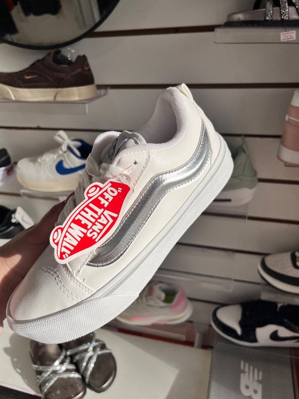 Producto - Vans KNU