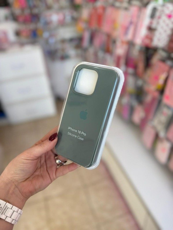 Producto - Silicone Case Iphone 16 pro azul verde manzana clara