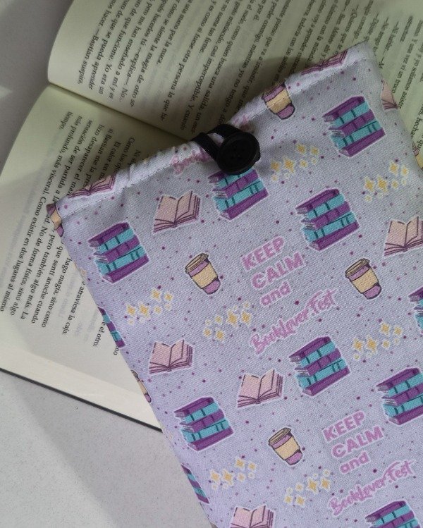Producto - Funda para libros mediana con botón BOOKLOVER IMPERMEABLE
