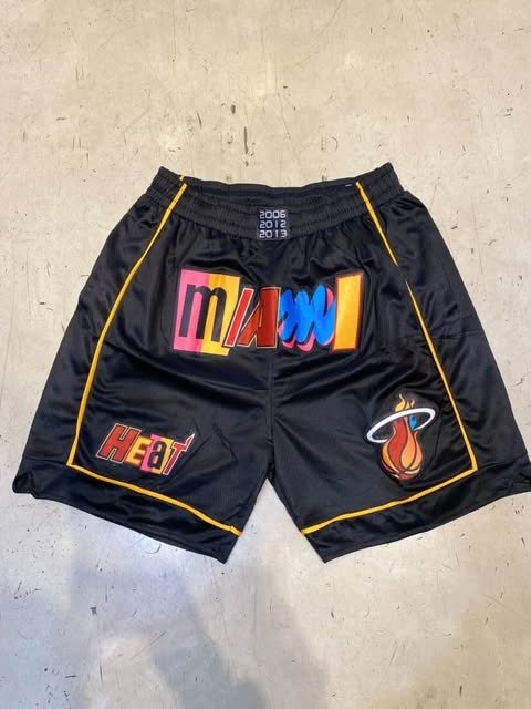 Producto - SHORT NBA MIAMI NEGRO DETALLES DE COLORES