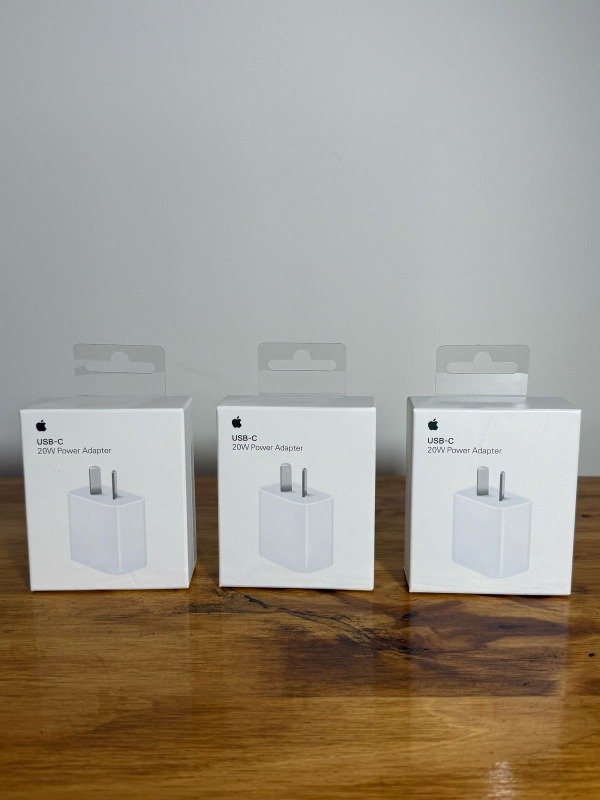 Producto - Adaptador 20W (Patas argentinas)