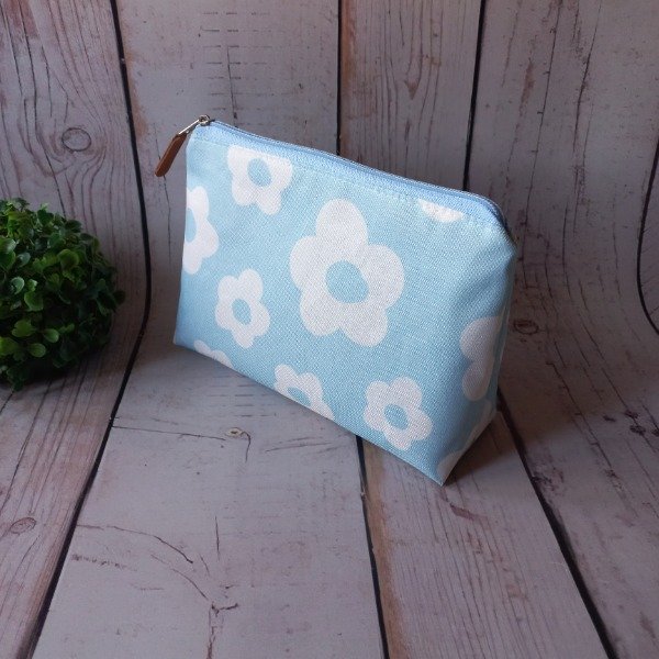 Producto - Porta cosméticos "LIA" - Celeste / Flores blancas