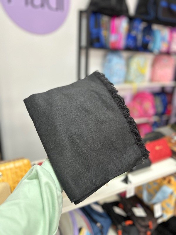 Producto - Ruana negra lisa