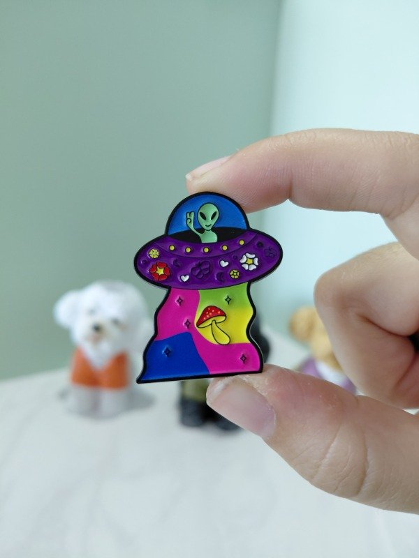 Producto - Pin metalizado - OVNI #3289