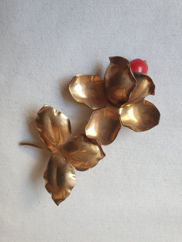 Producto - Broche 40s Jardín de Oro - Rosa con Perla Roja - 6