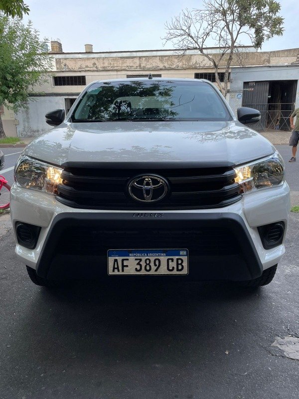 Producto - Defensa Urbana Hilux 2016-2018 (negra)