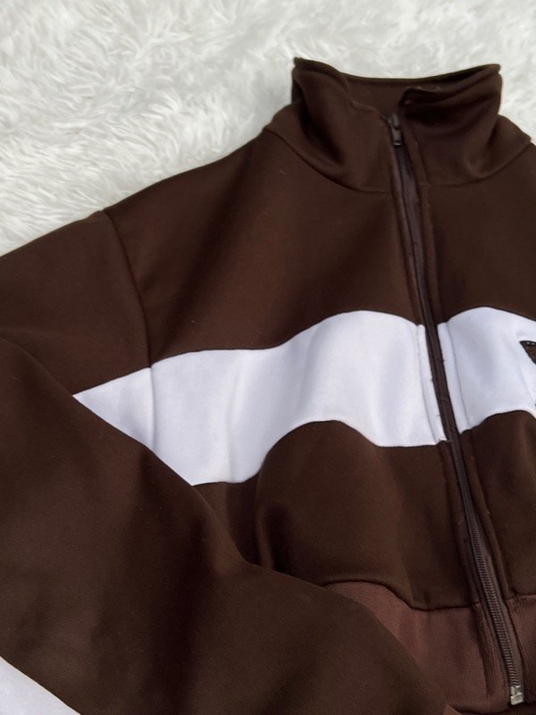 Campera croptop star chocolate — imagen 4