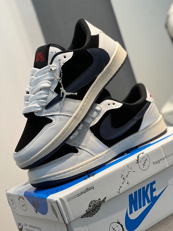 Producto - NIKE J. TRAVIS SCOTT A
