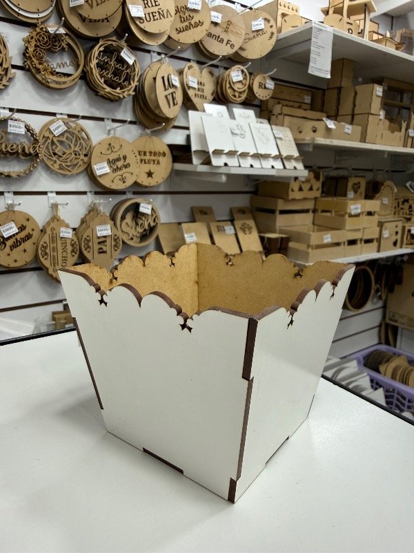 Producto - Maceta ondas blanca