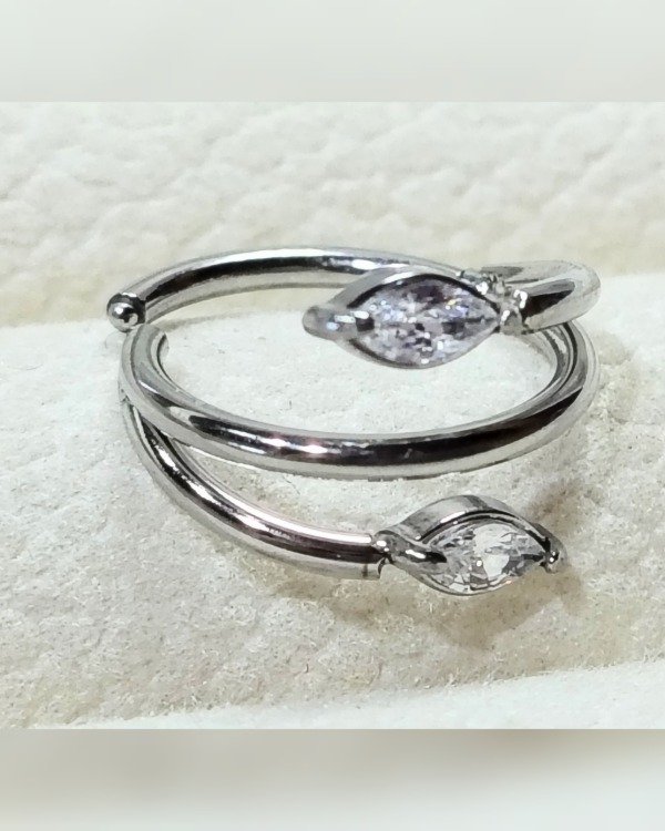Producto - AQ Clicker. Triple Zirconia Doble Marquise