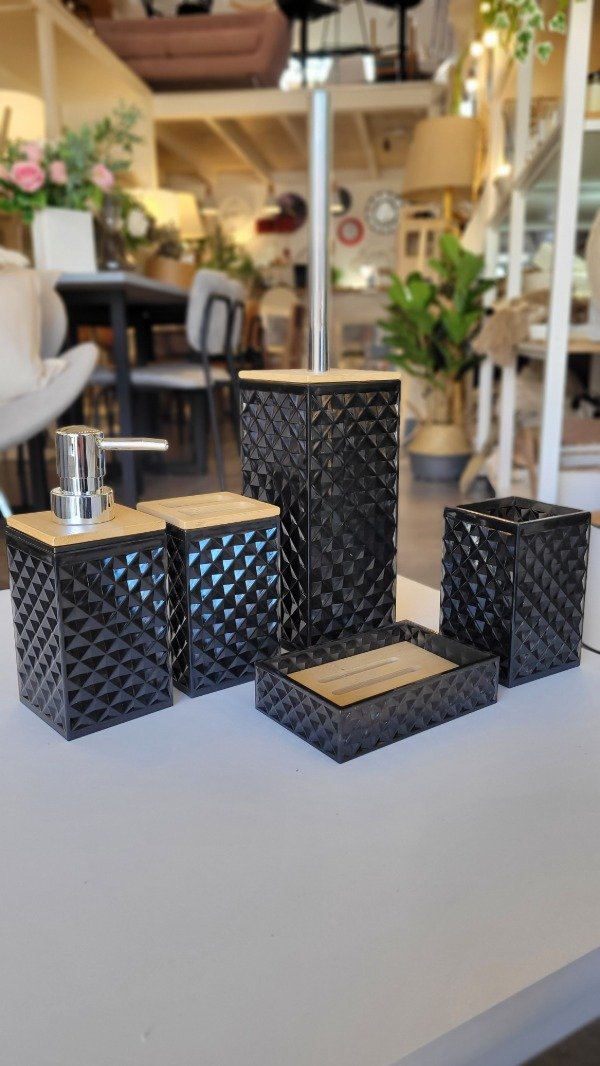 Producto - SET DE BAÑO DE ACRÍLICO NEGRO Y BAMBÚ 5 piezas