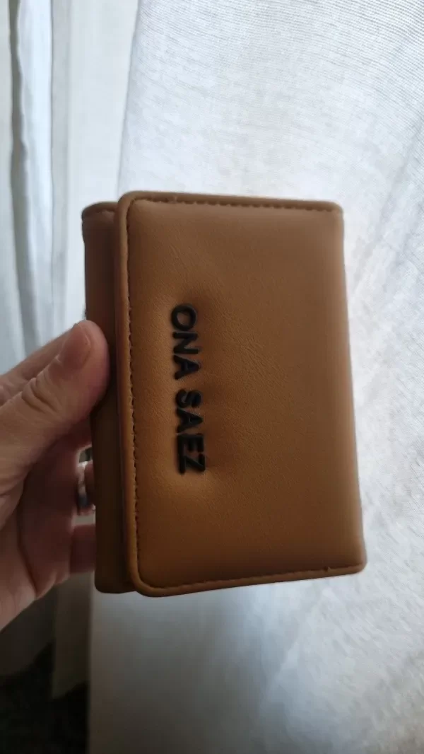Producto - Billetera Ona saez suela con bolsillo y botón