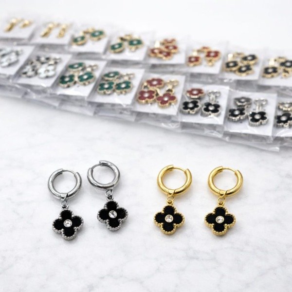 Producto - 12 Pares de Aros Argollita Trebol Strass en Acero Dorado IB