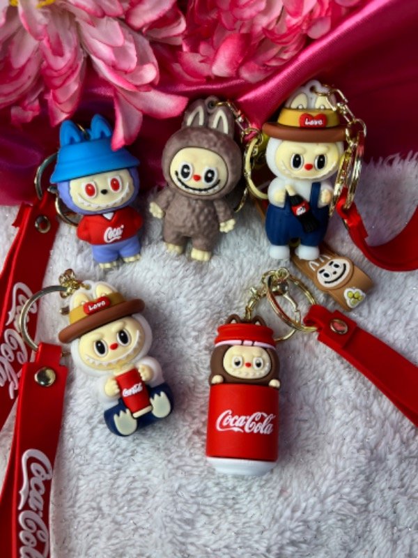 Producto - Llaveros labubus-coca cola