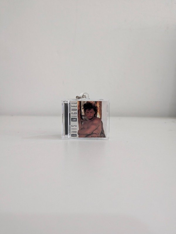 Producto - Busca una Mujer - Llavero CD