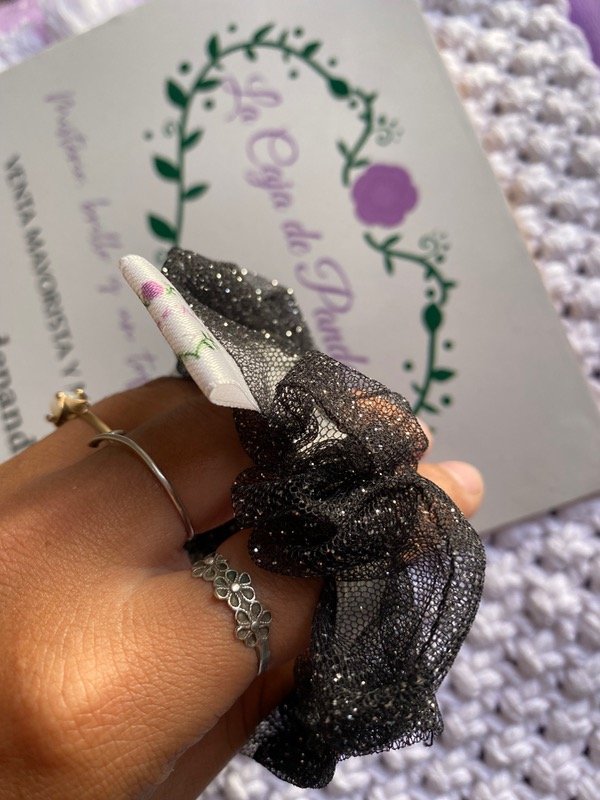 Producto - Scrunchie negra lurex