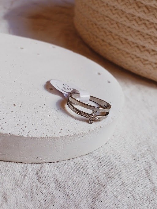 Producto - Anillo cruz con strass - talle 17 - Acero quirúrgico