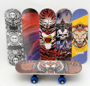 Producto - Skate de madera  Ruedas plásticas 24529