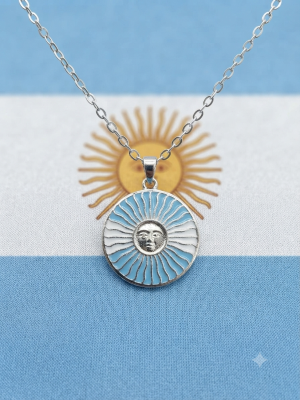 Producto - Collar sol de mayo esmaltado en celeste y blanco