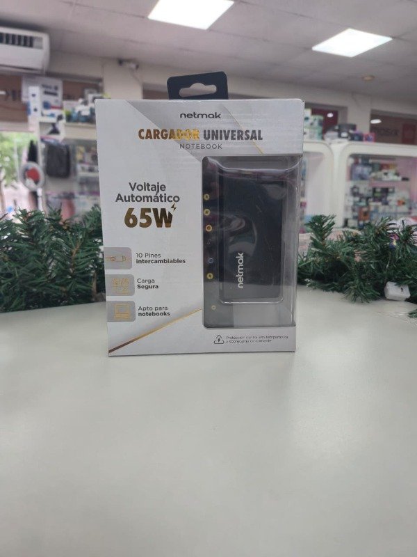 Producto - Cargador Notebook Automatico Universal 65W Netmak NM-1284
