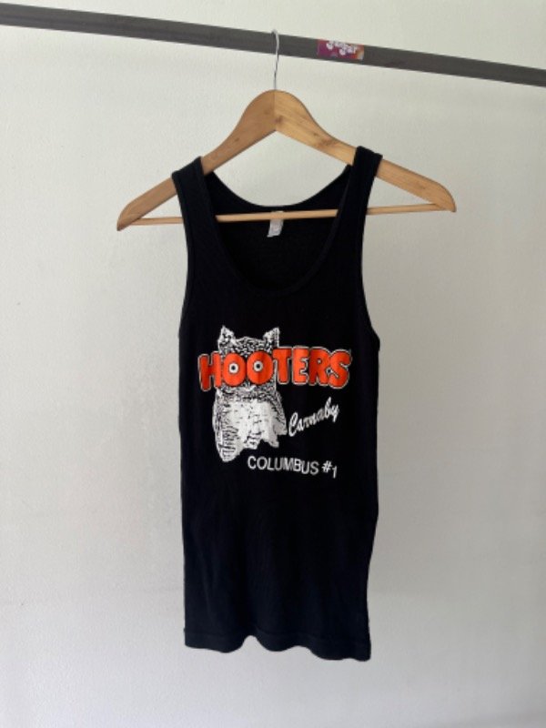 Musculosa hooters — imagen 2