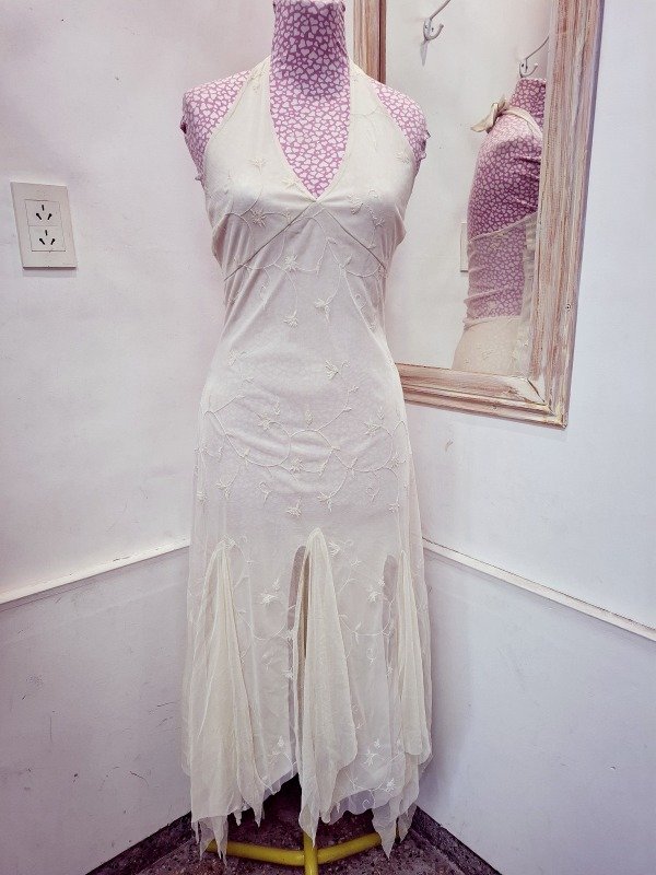 Producto - Vestido bordado Lucrecia