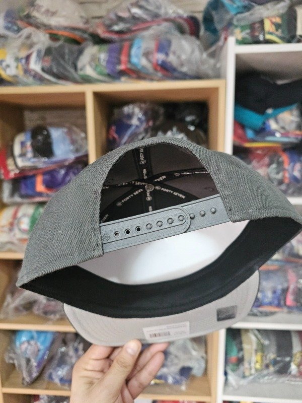 Vegas golden knights gray de 47 captain snapback nhl — imagen 4