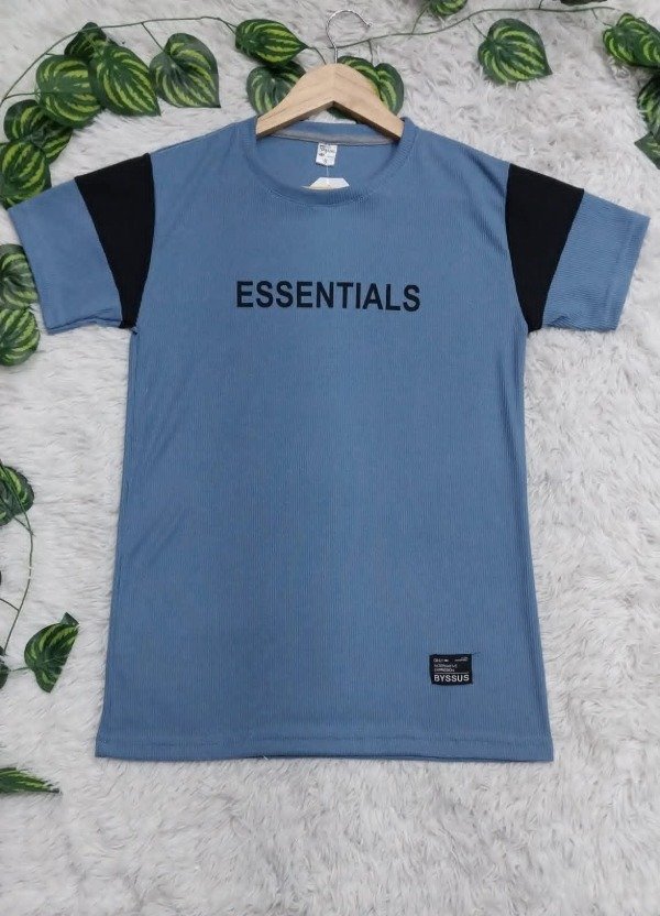 Producto - REMERA " ESSENTIALS"