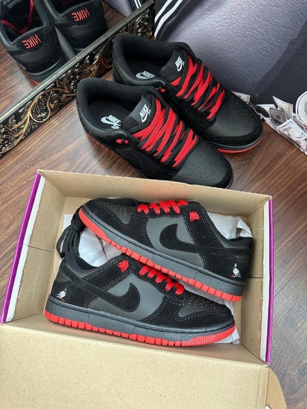 Producto - Dunk Low Black Pigeon