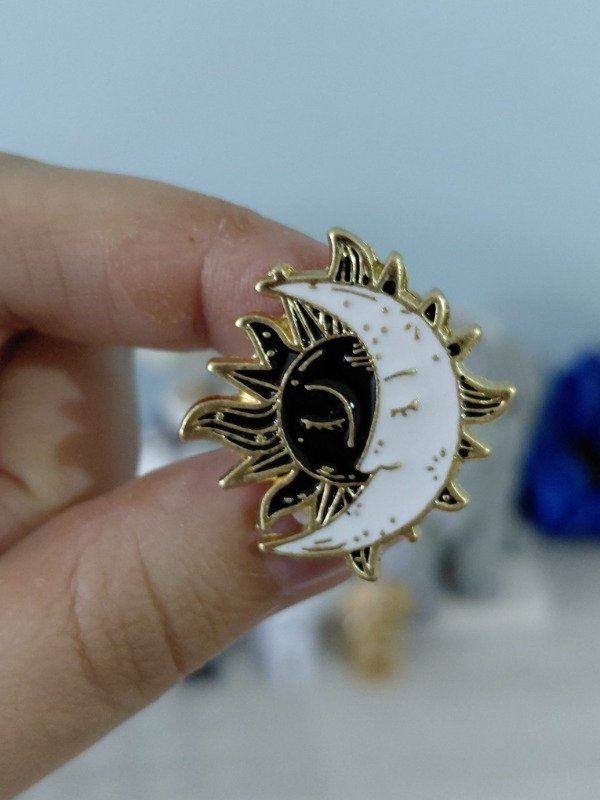 Producto - Pin metalizado - Sol y luna #2492