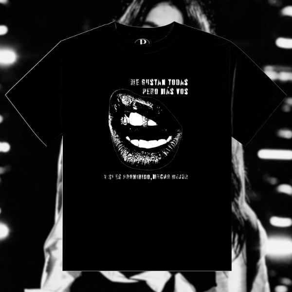 Remera kiss her negra