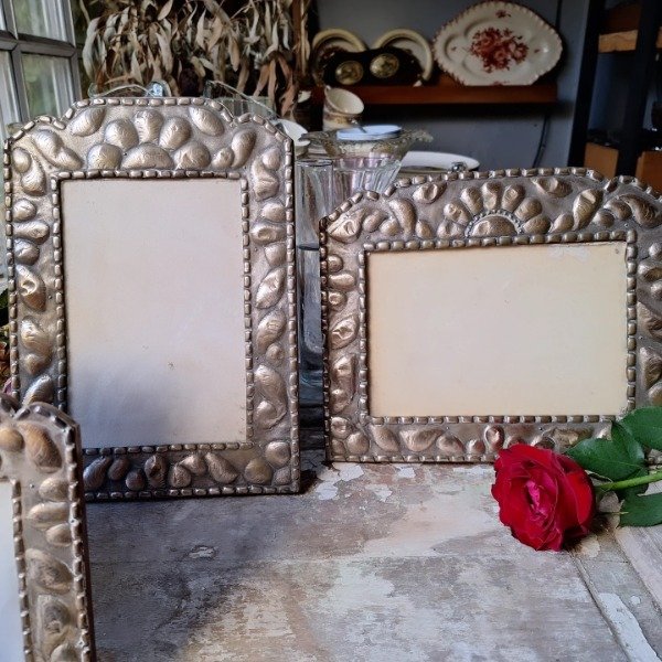 Producto - Portarretrato de metal repujado 17x18