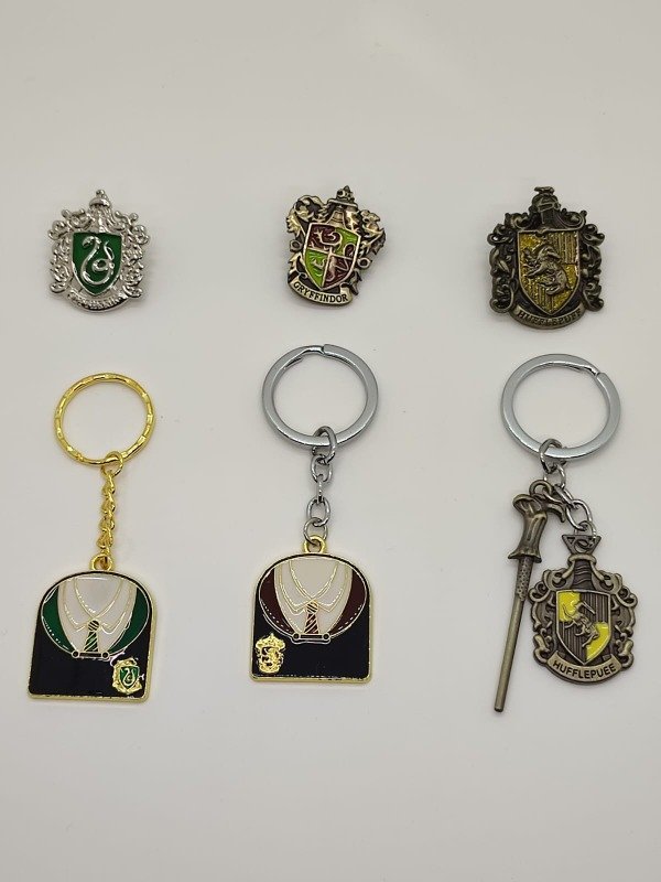 Producto - Llavero y prendedor de metal Harry Potter