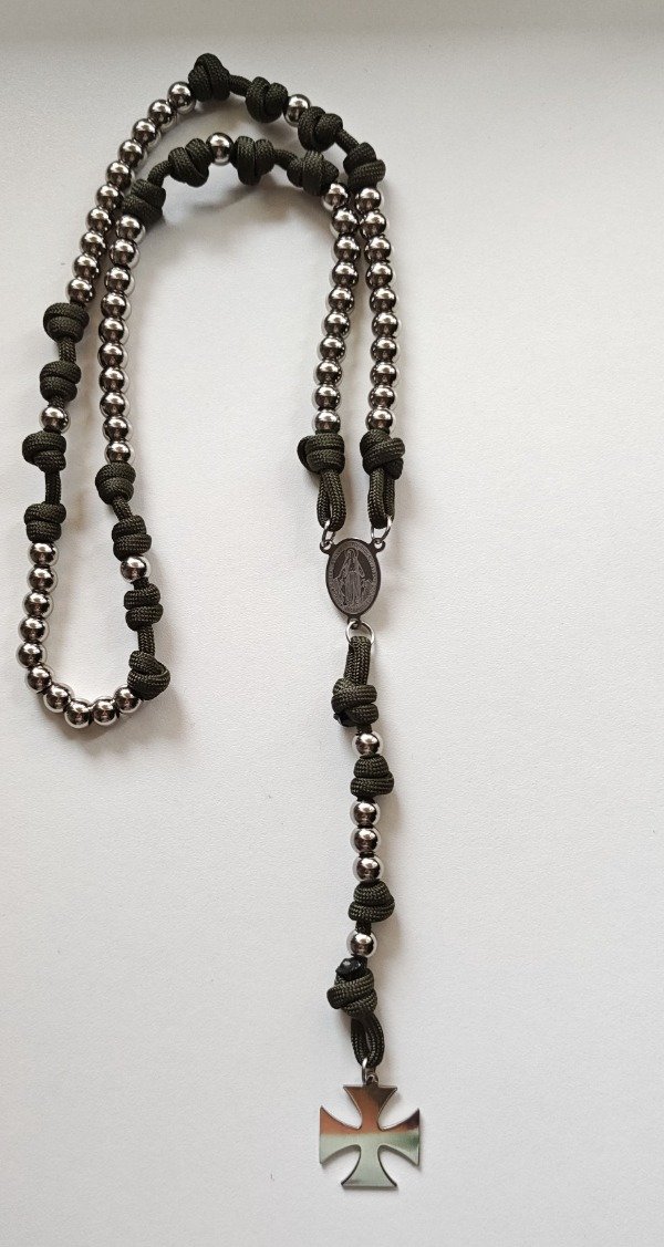Producto - Rosario de Paracord y acero (verde militar)