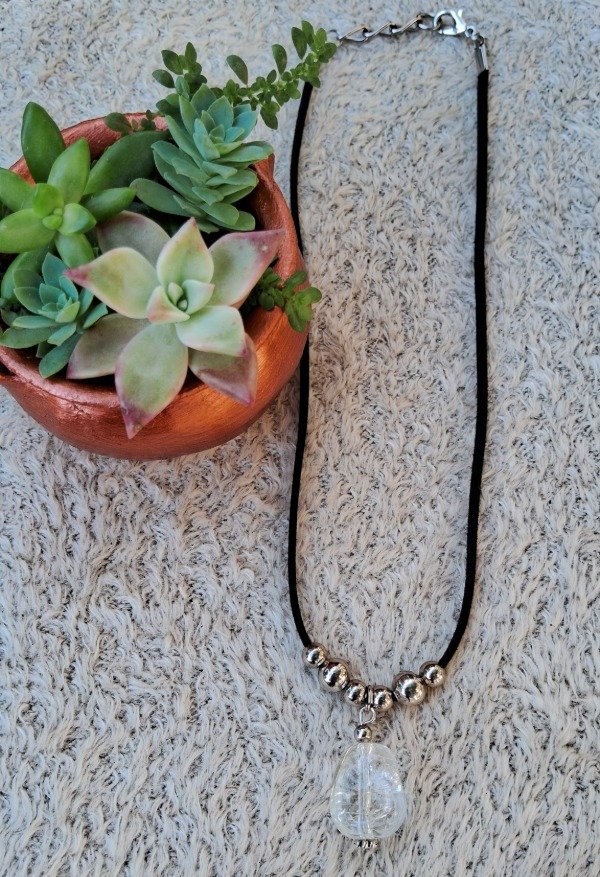 Producto - Collar cordón gamuzado Negro-Dije acrílico