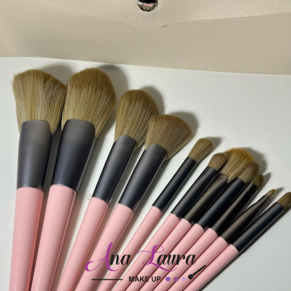 Producto - Set de brochas Naez estuche beige