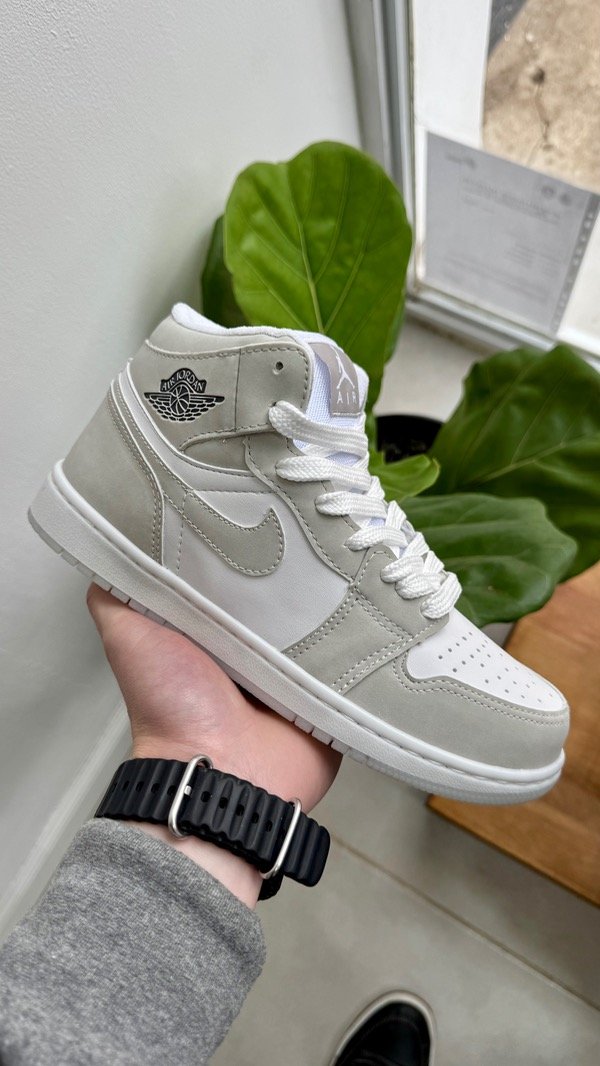 Producto - Jordan 1 Mid Grey