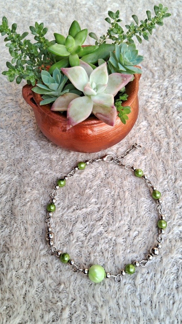 Producto - Tobillera perlas verdes y pelotitas de níquel