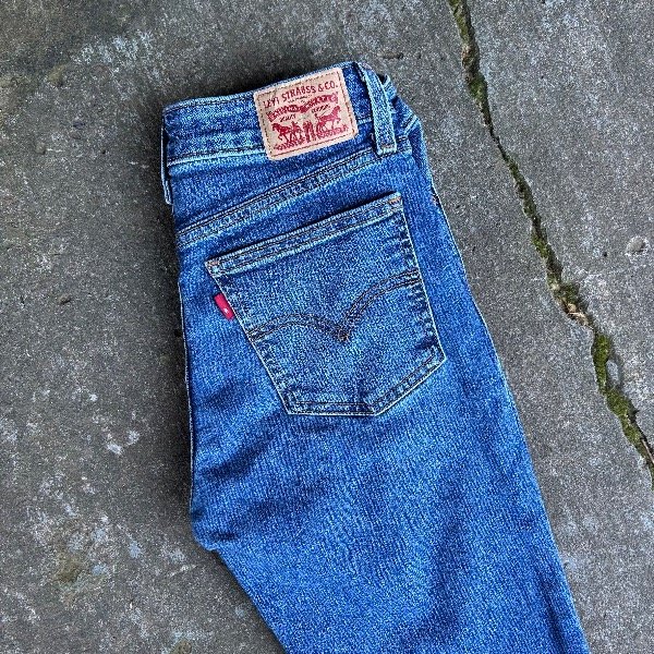 Producto - Jean azul de mujer - Levis Superlow Boot T26