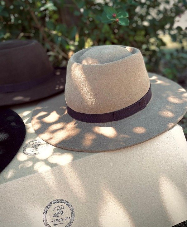 Producto - SOMBRERO HEREDERO DE PAÑO BAYO ALA 8