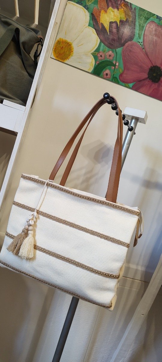 Producto - Bolso beige con detalles